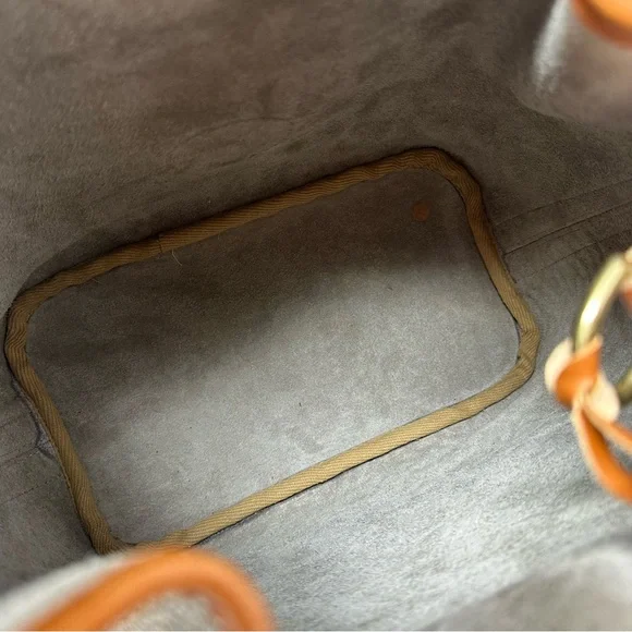 Dooney&Bourke Vintage Medium Bucket Bag - Picture 5 of 6